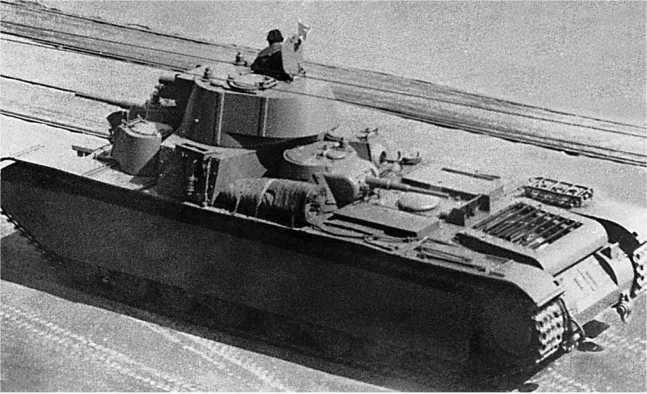 Иллюстрация к книге — Советский тяжелый танк Т-35. "Сталинский монстр" [i_049.jpg]