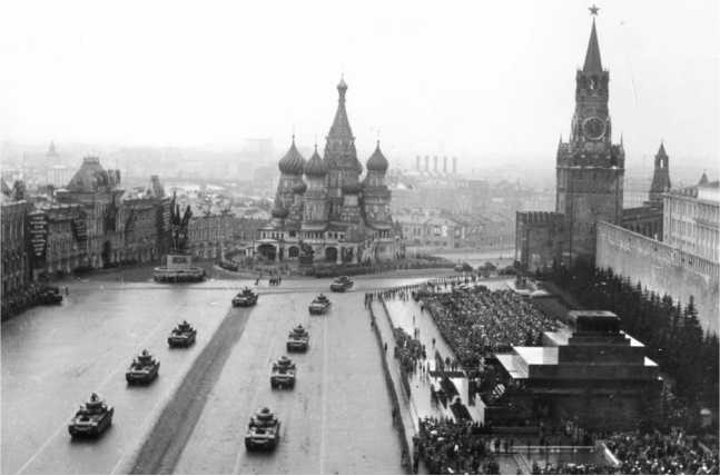 Иллюстрация к книге — Советский тяжелый танк Т-35. "Сталинский монстр" [i_110.jpg]