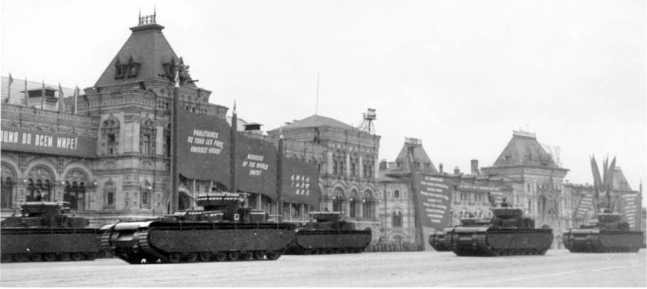 Иллюстрация к книге — Советский тяжелый танк Т-35. "Сталинский монстр" [i_111.jpg]