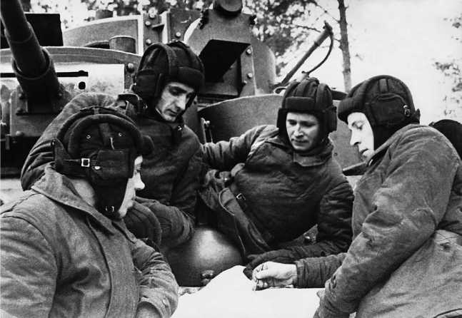 Иллюстрация к книге — Советский тяжелый танк Т-35. "Сталинский монстр" [i_112.jpg]