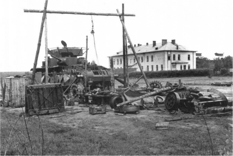 Иллюстрация к книге — Советский тяжелый танк Т-35. "Сталинский монстр" [i_116.jpg]