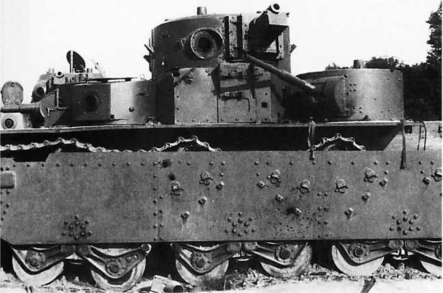 Иллюстрация к книге — Советский тяжелый танк Т-35. "Сталинский монстр" [i_118.jpg]