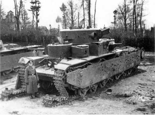 Иллюстрация к книге — Советский тяжелый танк Т-35. "Сталинский монстр" [i_120.jpg]