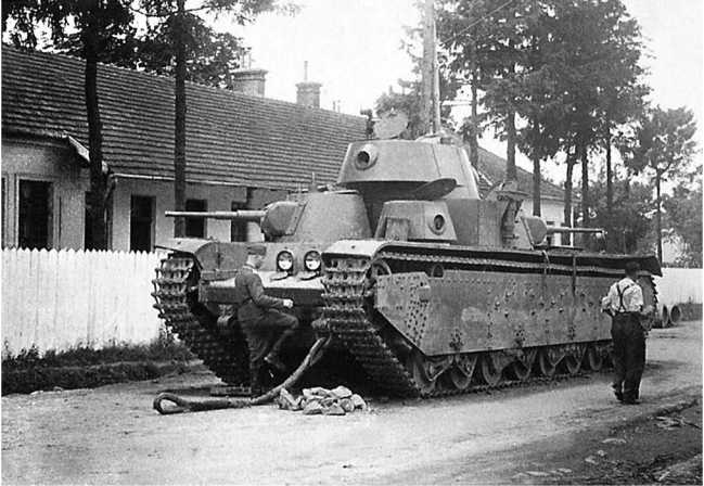 Иллюстрация к книге — Советский тяжелый танк Т-35. "Сталинский монстр" [i_126.jpg]