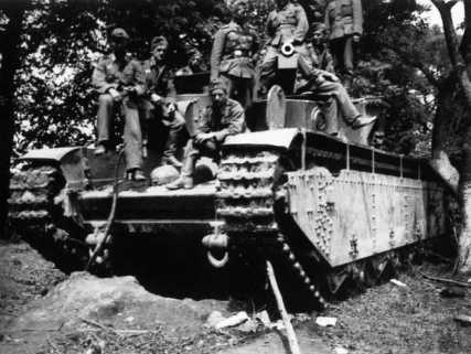 Иллюстрация к книге — Советский тяжелый танк Т-35. "Сталинский монстр" [i_129.jpg]