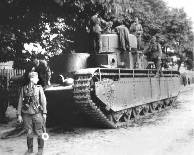 Иллюстрация к книге — Советский тяжелый танк Т-35. "Сталинский монстр" [i_130.jpg]