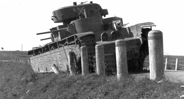 Иллюстрация к книге — Советский тяжелый танк Т-35. "Сталинский монстр" [i_134.jpg]