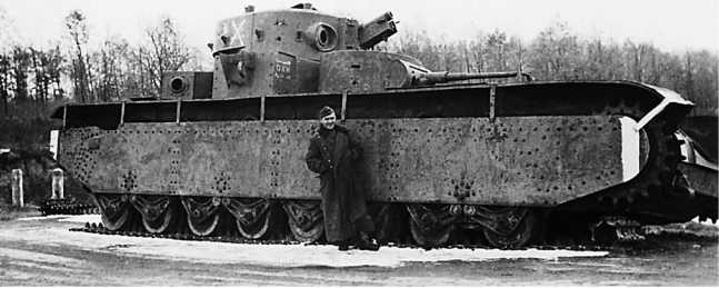 Иллюстрация к книге — Советский тяжелый танк Т-35. "Сталинский монстр" [i_135.jpg]