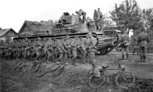 Иллюстрация к книге — Советский тяжелый танк Т-35. "Сталинский монстр" [i_136.jpg]