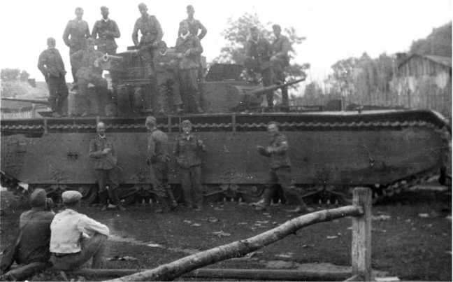 Иллюстрация к книге — Советский тяжелый танк Т-35. "Сталинский монстр" [i_142.jpg]