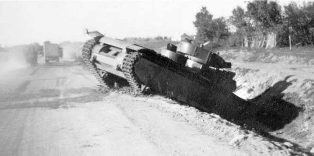 Иллюстрация к книге — Советский тяжелый танк Т-35. "Сталинский монстр" [i_145.jpg]