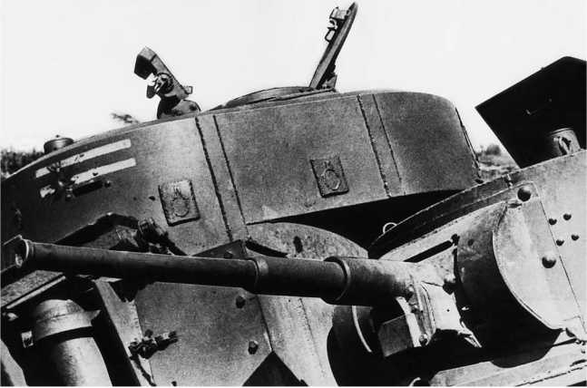 Иллюстрация к книге — Советский тяжелый танк Т-35. "Сталинский монстр" [i_146.jpg]