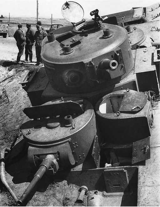 Иллюстрация к книге — Советский тяжелый танк Т-35. "Сталинский монстр" [i_147.jpg]