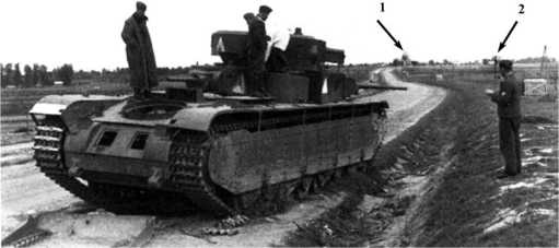 Иллюстрация к книге — Советский тяжелый танк Т-35. "Сталинский монстр" [i_155.jpg]