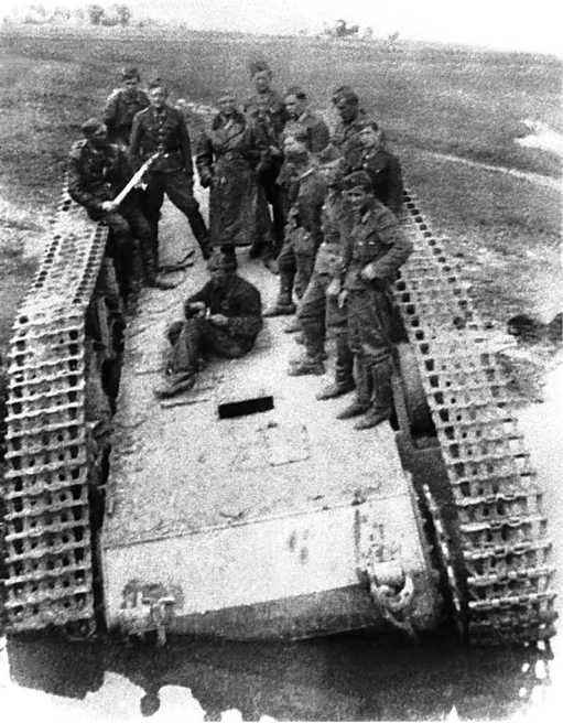 Иллюстрация к книге — Советский тяжелый танк Т-35. "Сталинский монстр" [i_159.jpg]