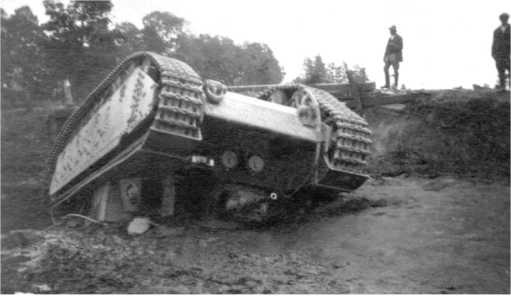 Иллюстрация к книге — Советский тяжелый танк Т-35. "Сталинский монстр" [i_160.jpg]