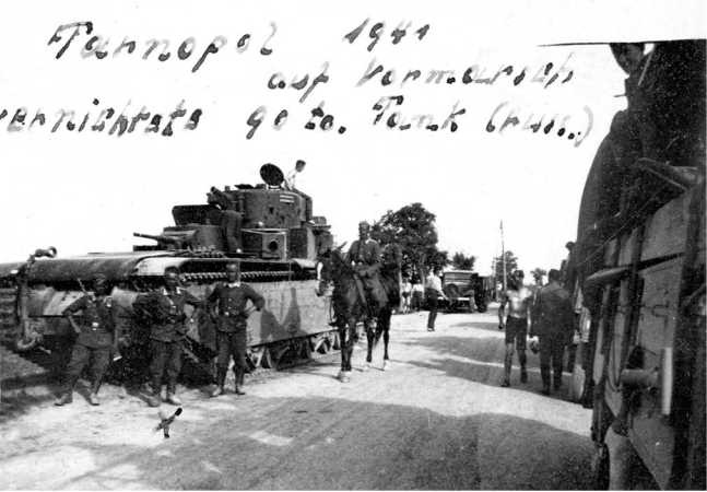 Иллюстрация к книге — Советский тяжелый танк Т-35. "Сталинский монстр" [i_163.jpg]