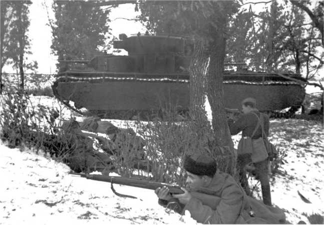 Иллюстрация к книге — Советский тяжелый танк Т-35. "Сталинский монстр" [i_170.jpg]