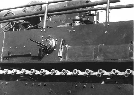 Иллюстрация к книге — Советский тяжелый танк Т-35. "Сталинский монстр" [i_194.jpg]