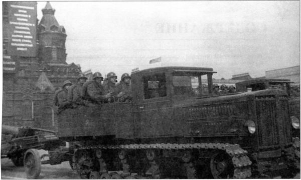 Иллюстрация к книге — Артиллерийский тягач "Коминтерн". На службе у бога войны [i_002.jpg]