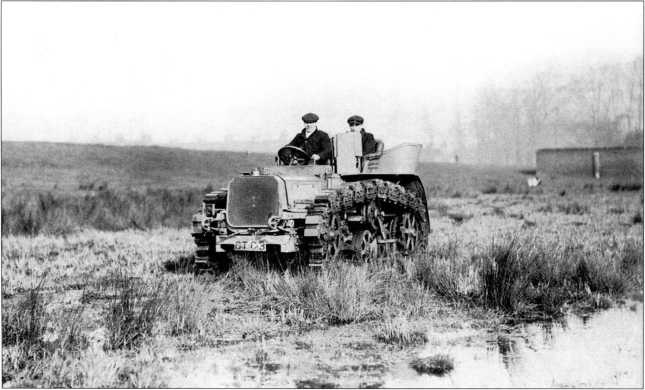 Иллюстрация к книге — Артиллерийский тягач "Коминтерн". На службе у бога войны [i_020.jpg]