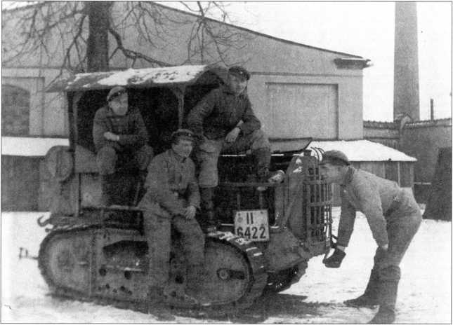 Иллюстрация к книге — Артиллерийский тягач "Коминтерн". На службе у бога войны [i_027.jpg]