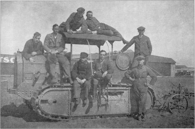 Иллюстрация к книге — Артиллерийский тягач "Коминтерн". На службе у бога войны [i_030.jpg]