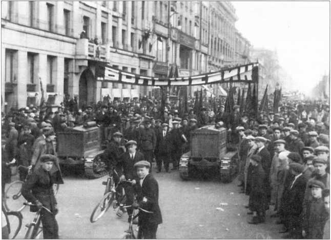 Иллюстрация к книге — Артиллерийский тягач "Коминтерн". На службе у бога войны [i_059.jpg]