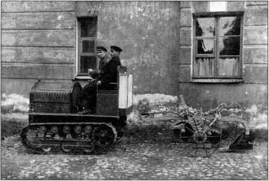 Иллюстрация к книге — Артиллерийский тягач "Коминтерн". На службе у бога войны [i_063.jpg]