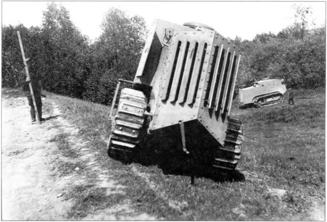 Иллюстрация к книге — Артиллерийский тягач "Коминтерн". На службе у бога войны [i_078.jpg]