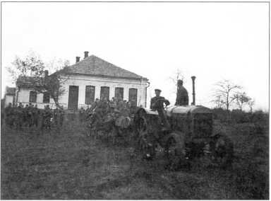 Иллюстрация к книге — Артиллерийский тягач "Коминтерн". На службе у бога войны [i_086.jpg]