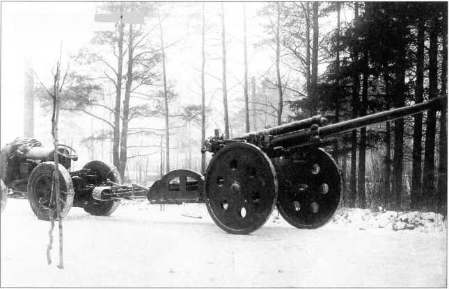 Иллюстрация к книге — Артиллерийский тягач "Коминтерн". На службе у бога войны [i_089.jpg]