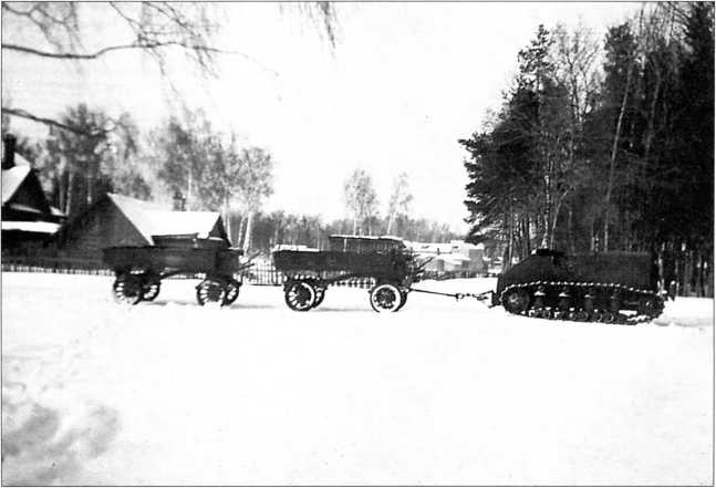 Иллюстрация к книге — Артиллерийский тягач "Коминтерн". На службе у бога войны [i_102.jpg]