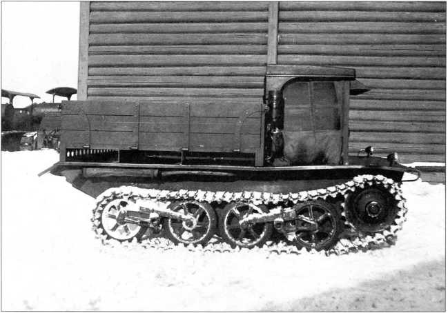 Иллюстрация к книге — Артиллерийский тягач "Коминтерн". На службе у бога войны [i_104.jpg]