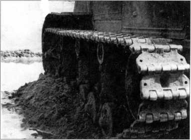 Иллюстрация к книге — Артиллерийский тягач "Коминтерн". На службе у бога войны [i_115.jpg]