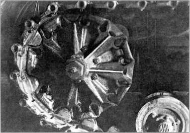 Иллюстрация к книге — Артиллерийский тягач "Коминтерн". На службе у бога войны [i_122.jpg]