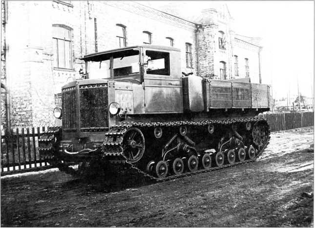 Иллюстрация к книге — Артиллерийский тягач "Коминтерн". На службе у бога войны [i_139.jpg]