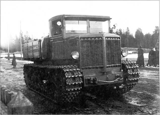 Иллюстрация к книге — Артиллерийский тягач "Коминтерн". На службе у бога войны [i_140.jpg]