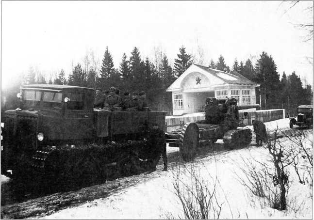 Иллюстрация к книге — Артиллерийский тягач "Коминтерн". На службе у бога войны [i_143.jpg]