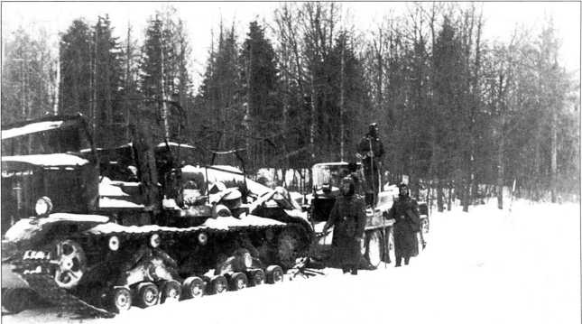 Иллюстрация к книге — Артиллерийский тягач "Коминтерн". На службе у бога войны [i_149.jpg]