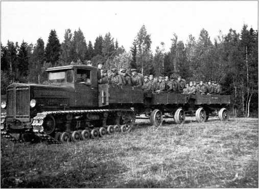 Иллюстрация к книге — Артиллерийский тягач "Коминтерн". На службе у бога войны [i_156.jpg]