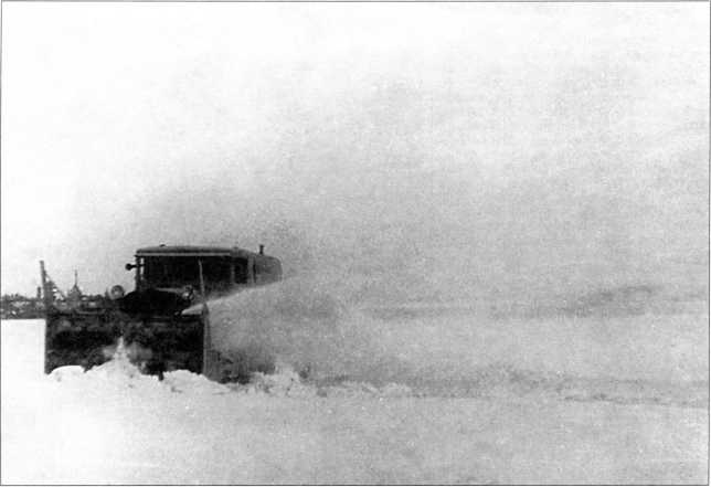 Иллюстрация к книге — Артиллерийский тягач "Коминтерн". На службе у бога войны [i_165.jpg]