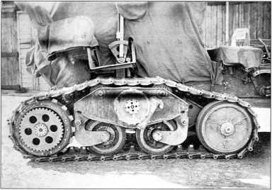 Иллюстрация к книге — Артиллерийский тягач "Коминтерн". На службе у бога войны [i_175.jpg]