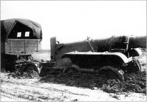 Иллюстрация к книге — Артиллерийский тягач "Коминтерн". На службе у бога войны [i_178.jpg]