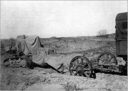 Иллюстрация к книге — Артиллерийский тягач "Коминтерн". На службе у бога войны [i_180.jpg]