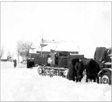 Иллюстрация к книге — Артиллерийский тягач "Коминтерн". На службе у бога войны [i_182.jpg]