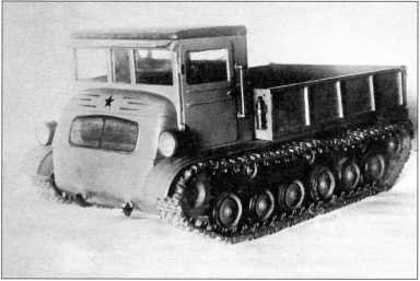 Иллюстрация к книге — Артиллерийский тягач "Коминтерн". На службе у бога войны [i_188.jpg]