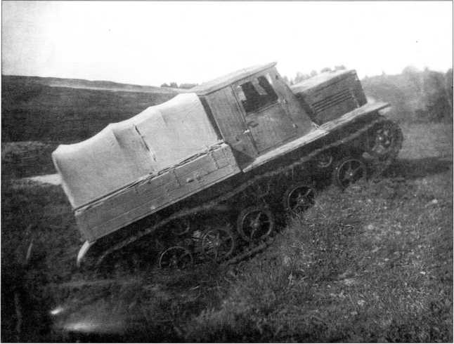 Иллюстрация к книге — Артиллерийский тягач "Коминтерн". На службе у бога войны [i_192.jpg]