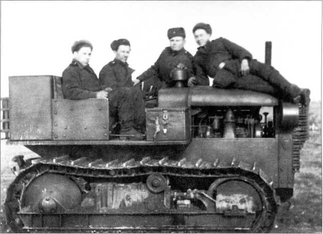 Иллюстрация к книге — Артиллерийский тягач "Коминтерн". На службе у бога войны [i_193.jpg]