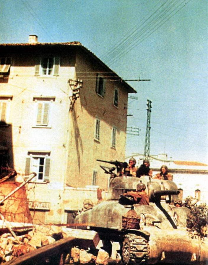 Иллюстрация к книге — Танк «Шерман» [pic_42.jpg]